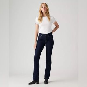 725 size 32 Levi’s dark wash bootcut